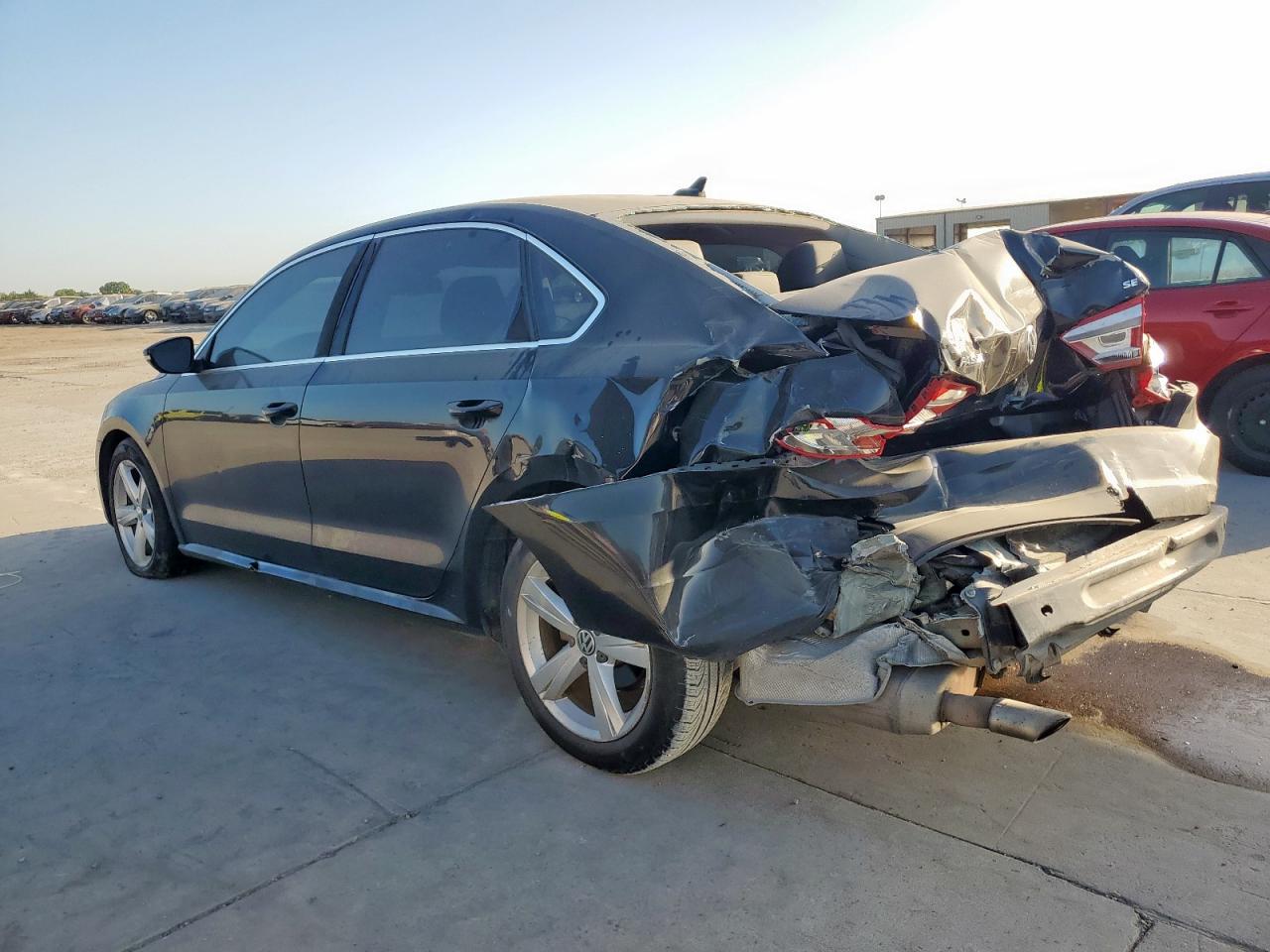 2012 VOLKSWAGEN PASSAT SE photo 2