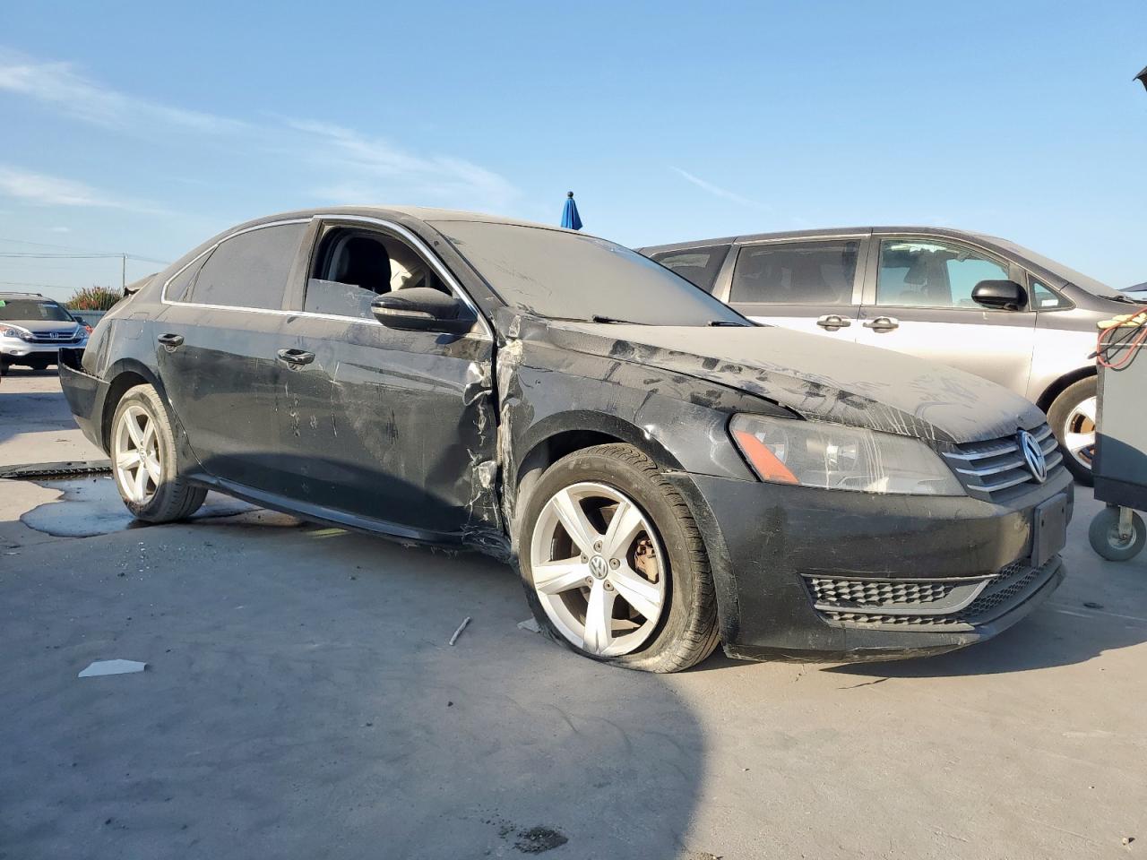2012 VOLKSWAGEN PASSAT SE photo 4