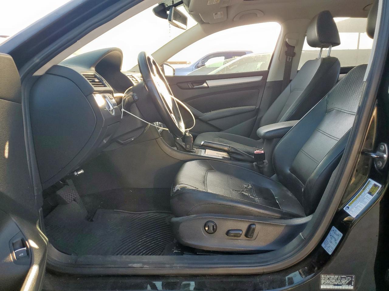 2012 VOLKSWAGEN PASSAT SE photo 7