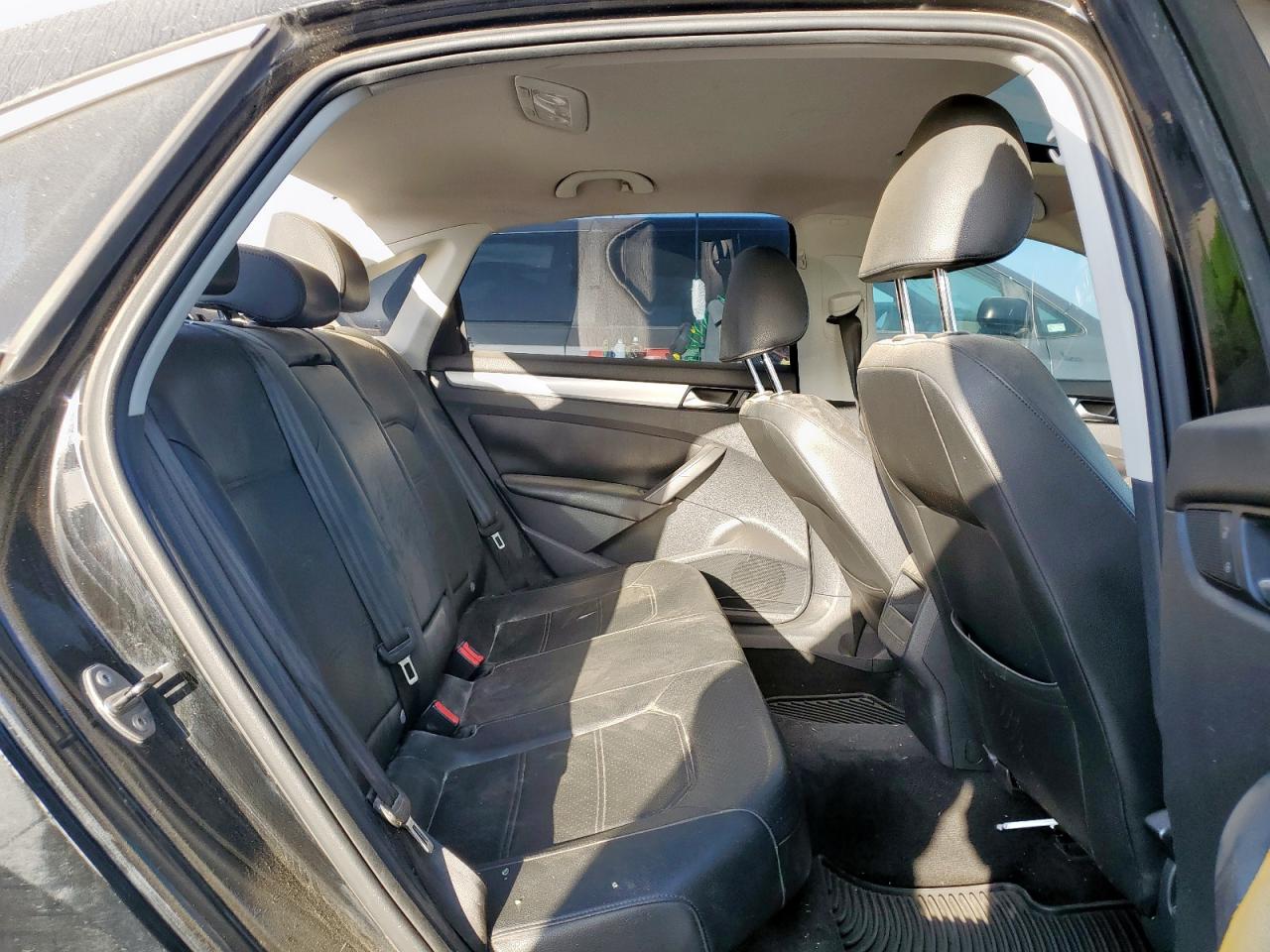 2012 VOLKSWAGEN PASSAT SE photo 10