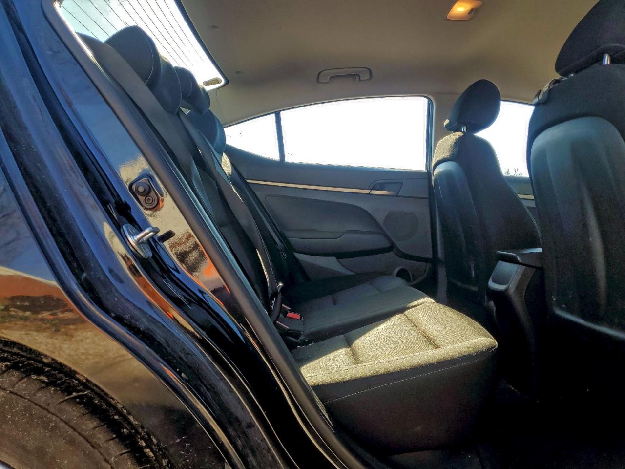 2018 HYUNDAI ELANTRA SE photo 10