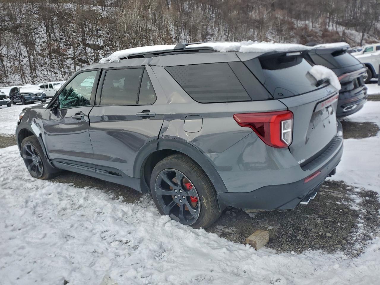 2024 FORD EXPLORER ST photo 2