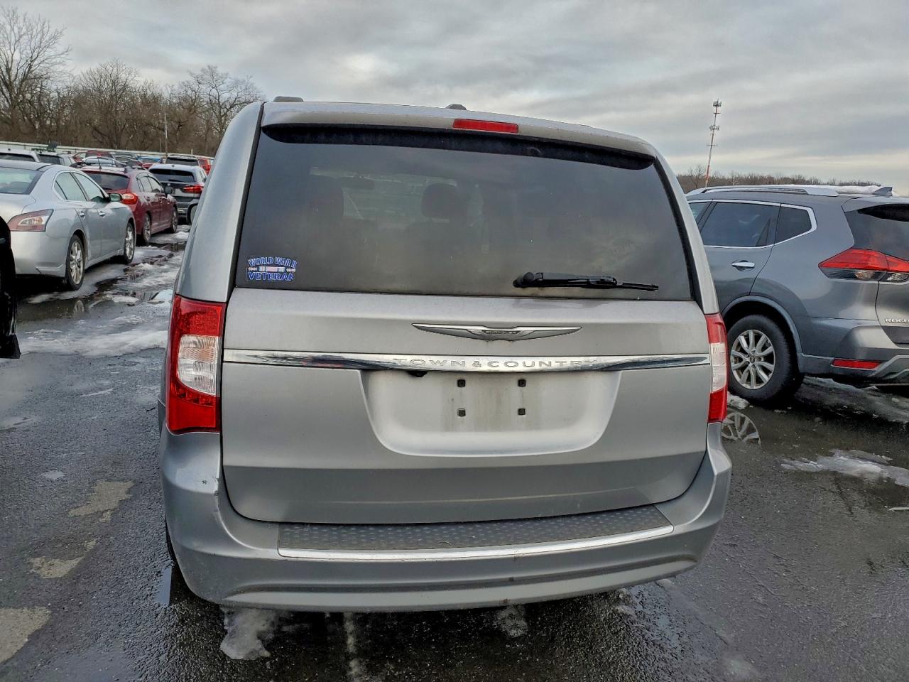 2013 CHRYSLER TOWN & COUNTRY TOURING photo 6