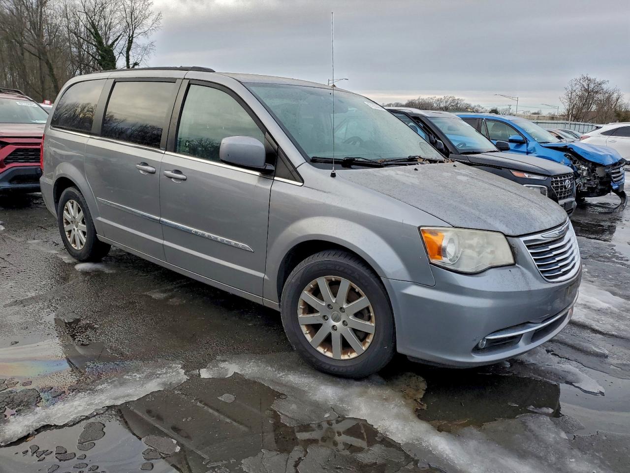 2013 CHRYSLER TOWN & COUNTRY TOURING photo 4