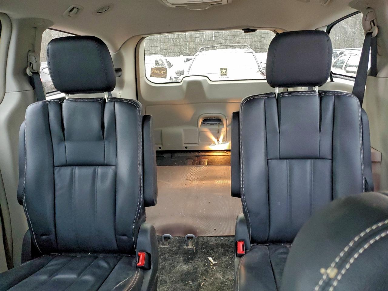 2013 CHRYSLER TOWN & COUNTRY TOURING photo 10