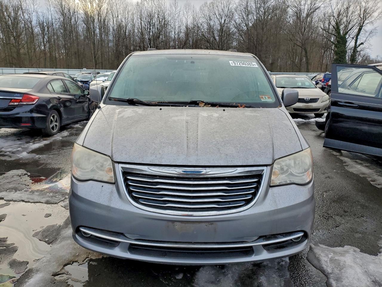 2013 CHRYSLER TOWN & COUNTRY TOURING photo 5