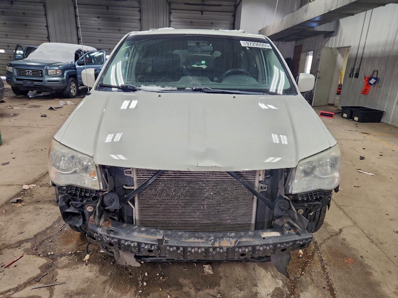 2011 DODGE GRAND CARAVAN CREW photo 5