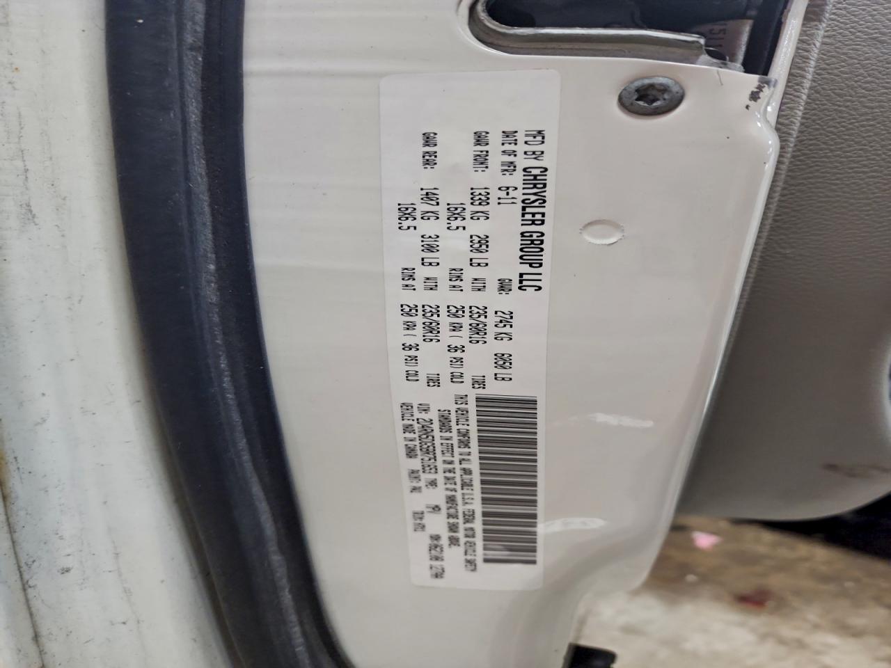 2011 DODGE GRAND CARAVAN CREW photo 13