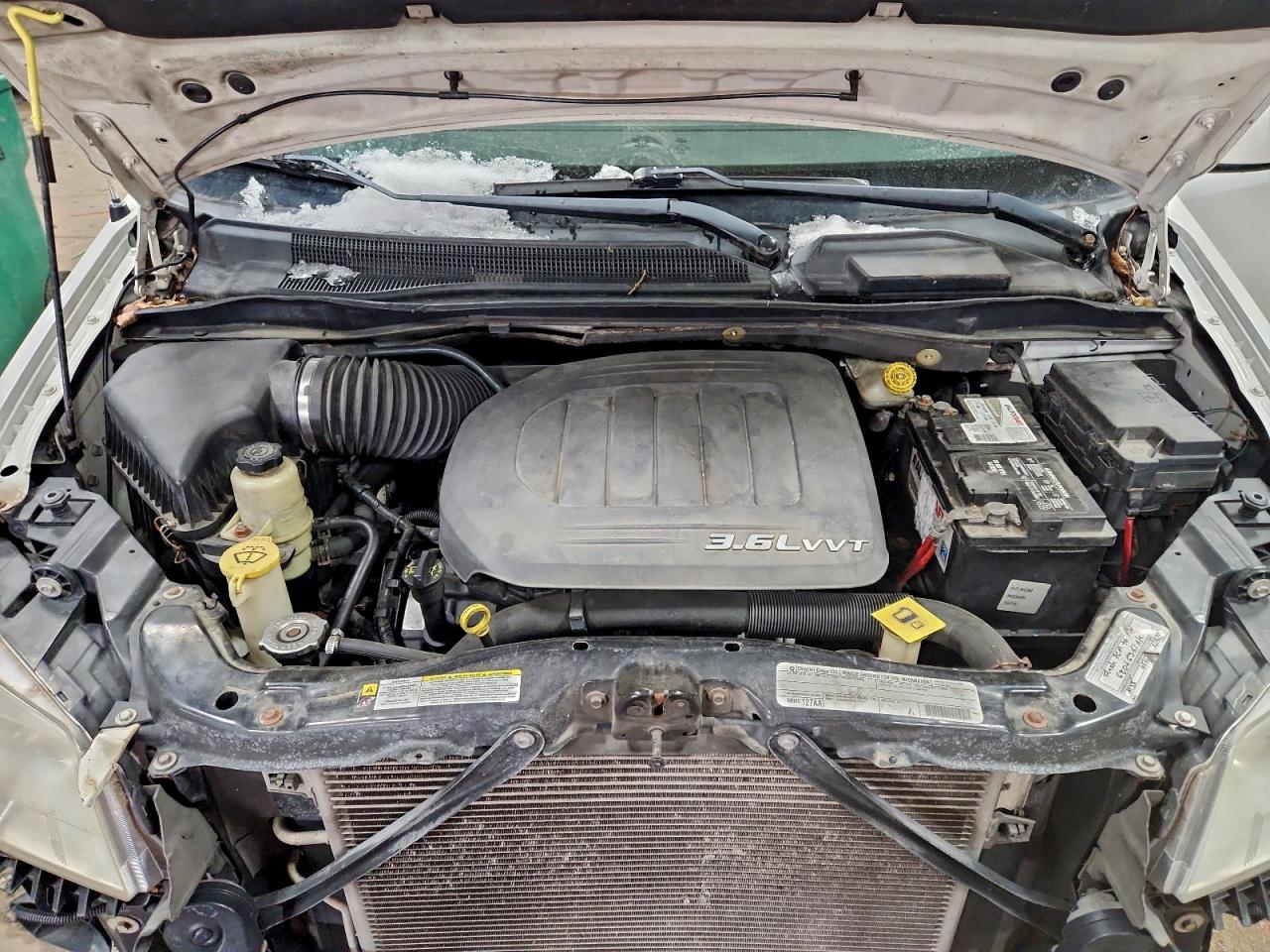 2011 DODGE GRAND CARAVAN CREW photo 11