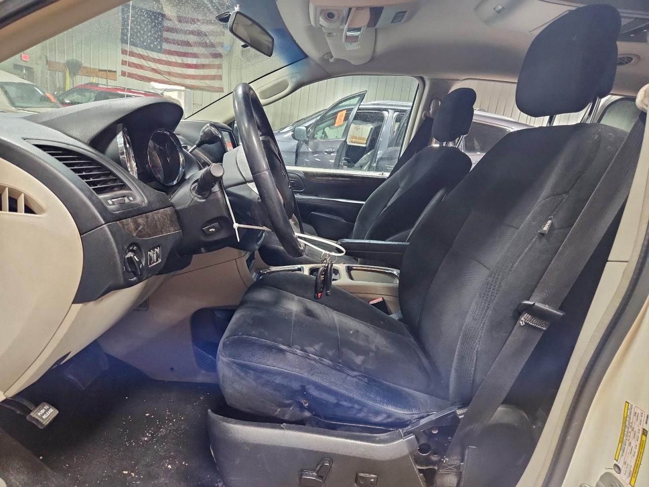 2011 DODGE GRAND CARAVAN CREW photo 7