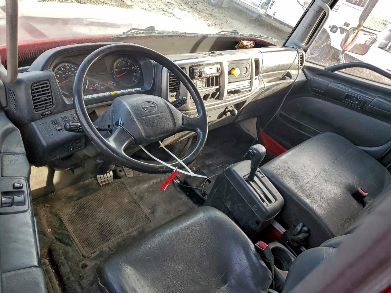 2015 HINO 258/268 BOX TRUCK photo 8