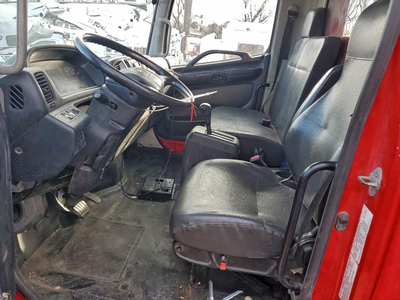 2015 HINO 258/268 BOX TRUCK photo 7