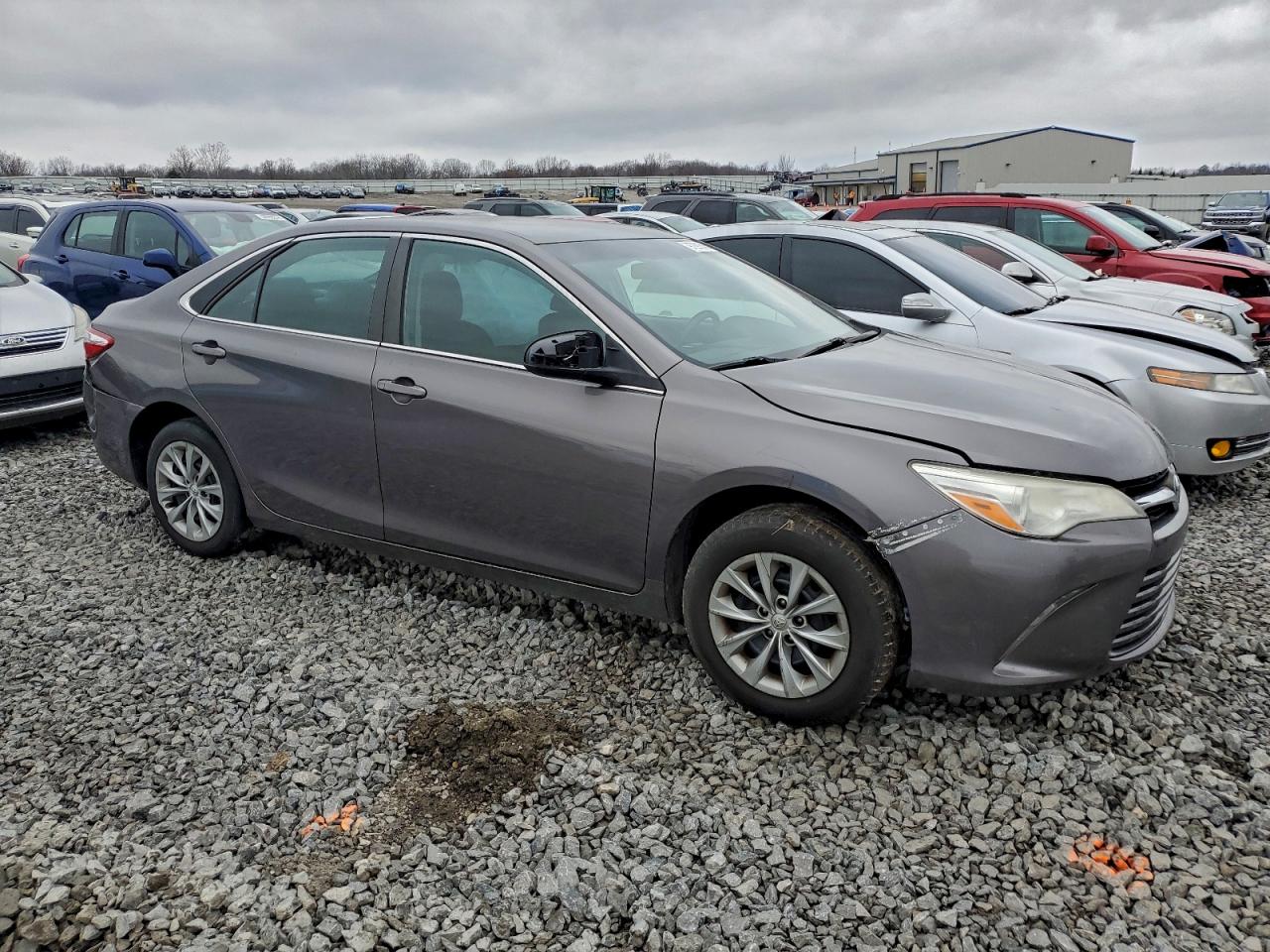 2017 TOYOTA CAMRY LE photo 4