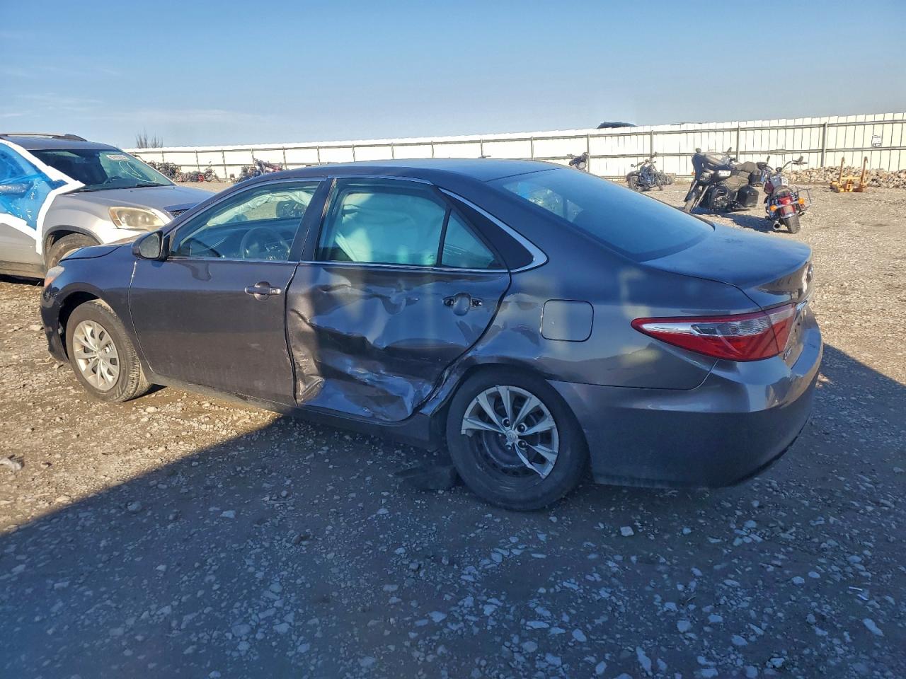 2017 TOYOTA CAMRY LE photo 2
