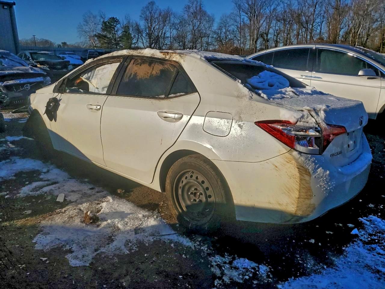 2018 TOYOTA COROLLA L photo 2
