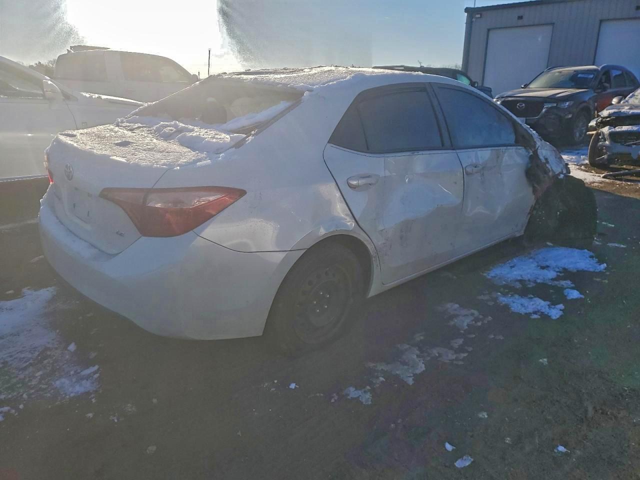 2018 TOYOTA COROLLA L photo 3