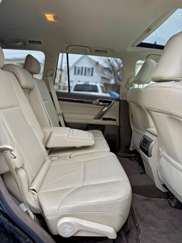2011 LEXUS GX 460 photo 19