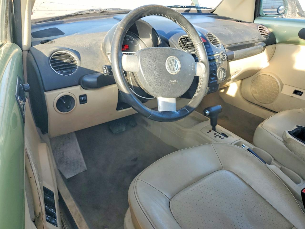 2008 VOLKSWAGEN NEW BEETLE CONVERTIBLE SE photo 22