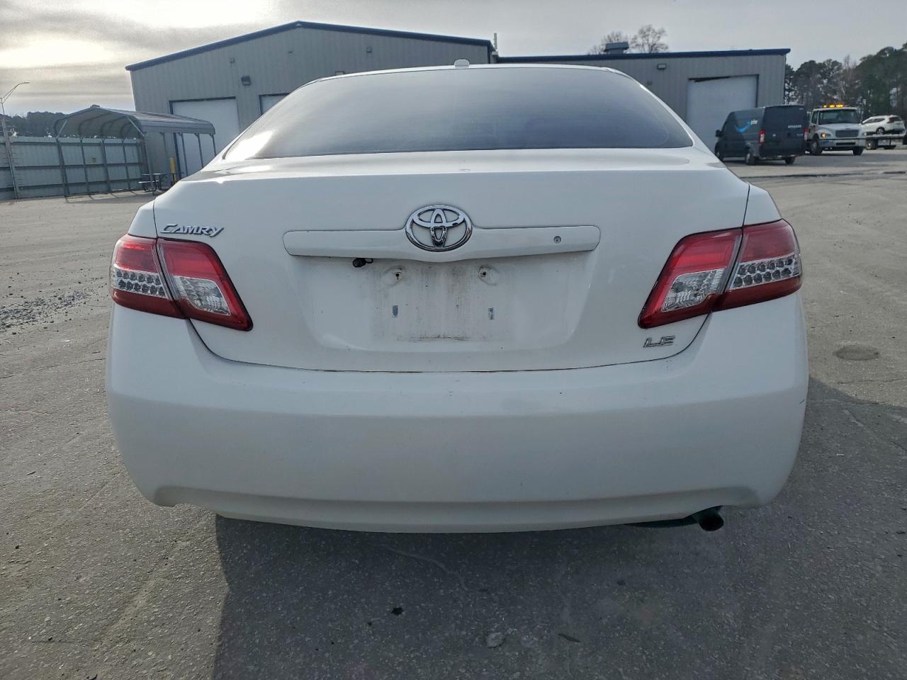2011 TOYOTA CAMRY BASE photo 11