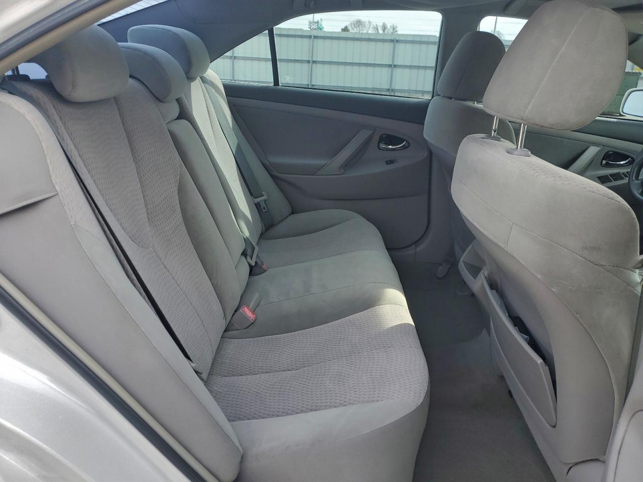2011 TOYOTA CAMRY BASE photo 19