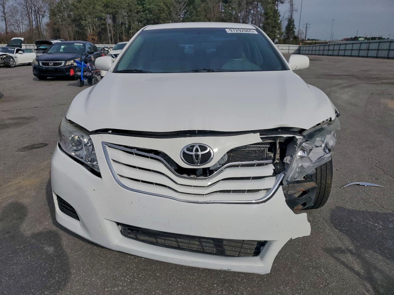 2011 TOYOTA CAMRY BASE photo 9