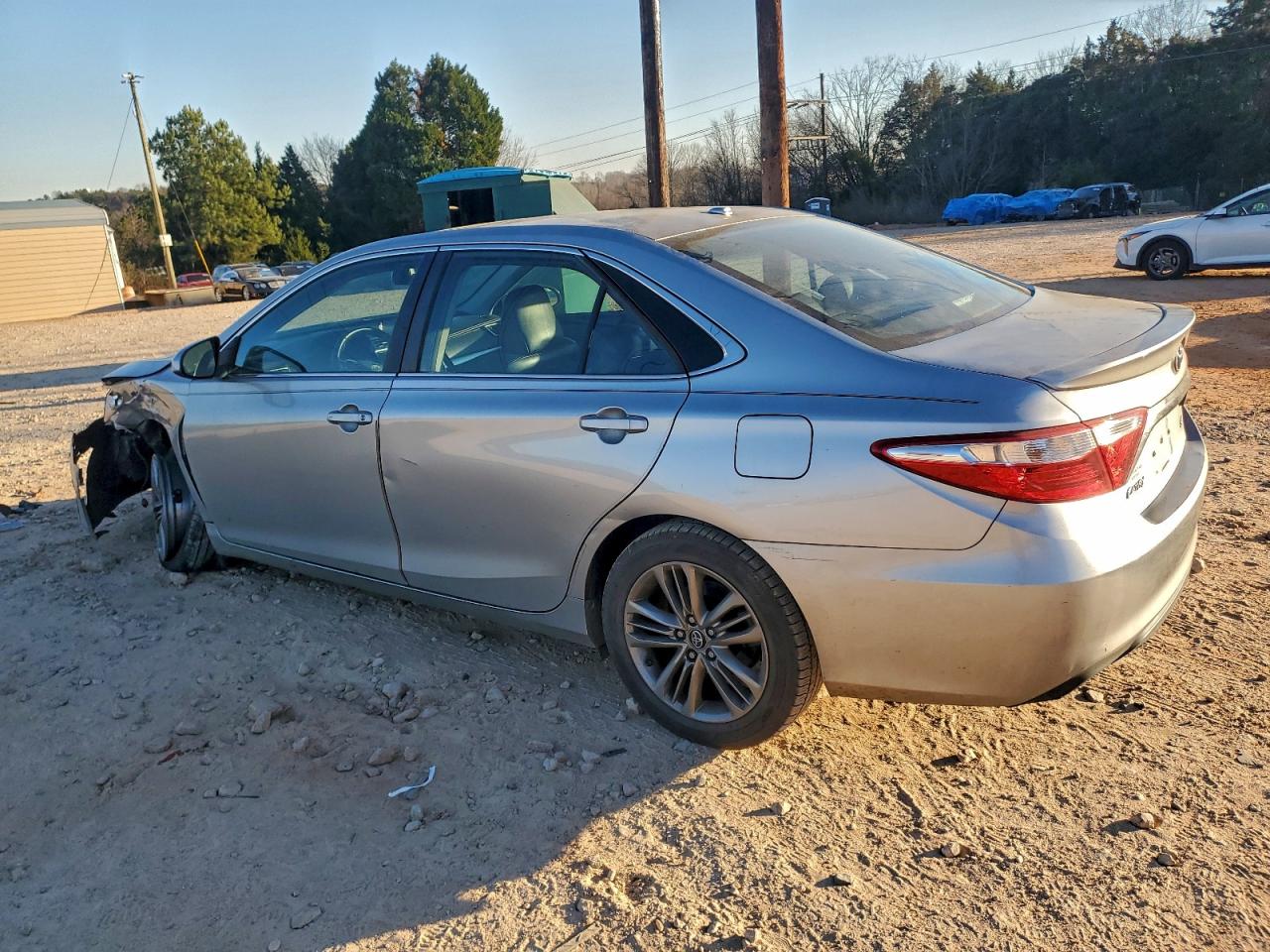 2016 TOYOTA CAMRY LE photo 3
