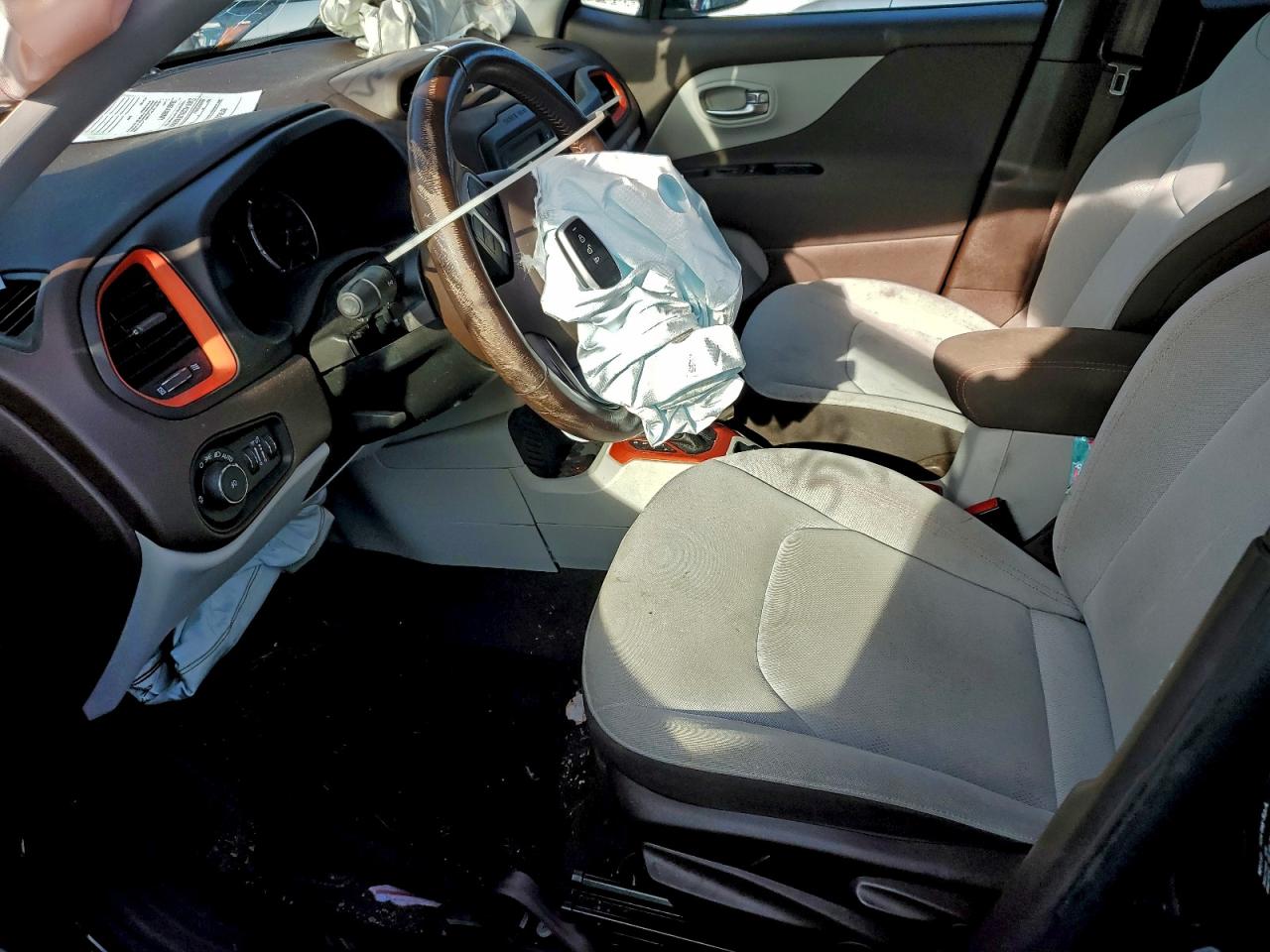 2017 JEEP RENEGADE LATITUDE photo 13