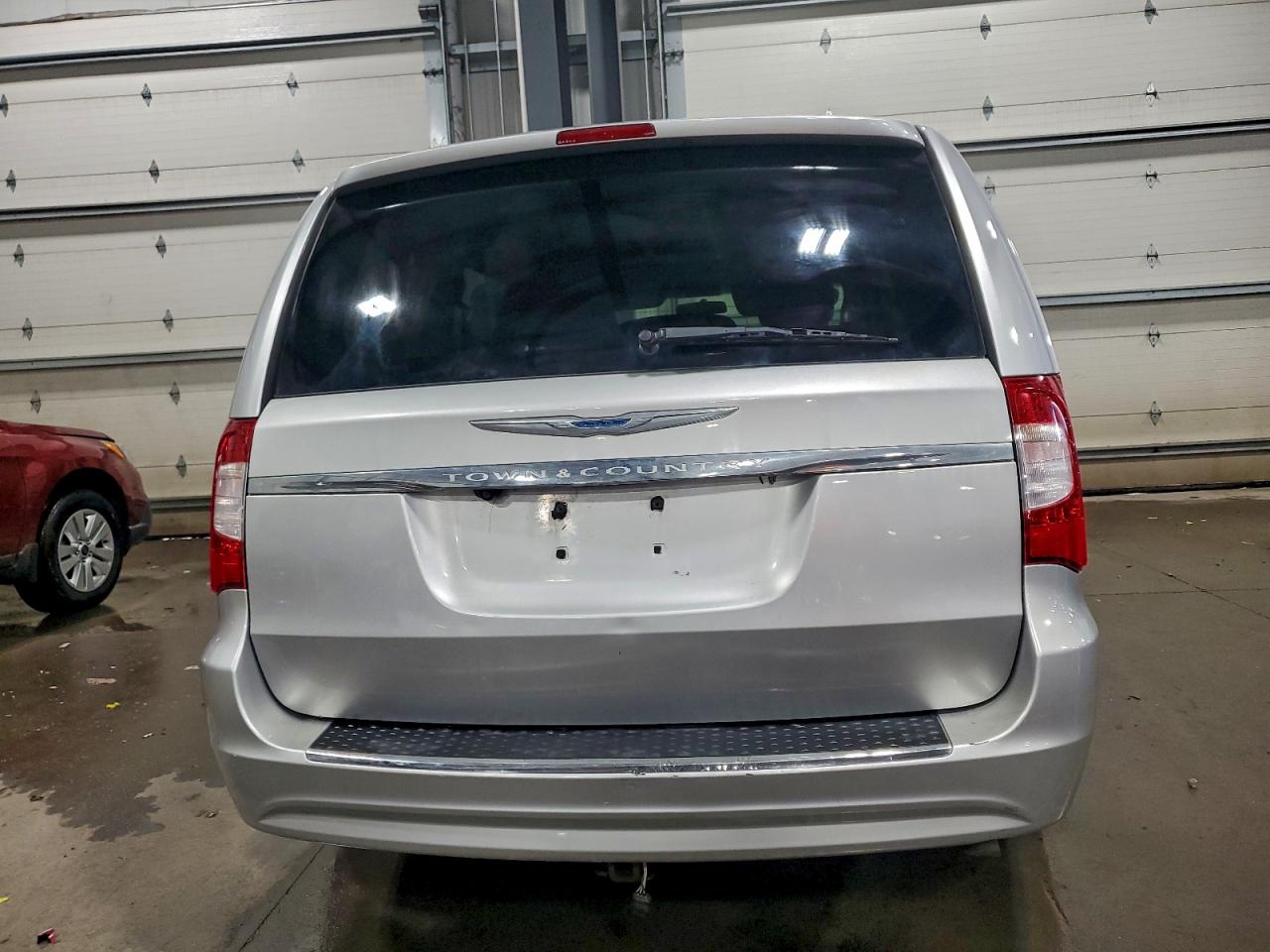 2011 CHRYSLER TOWN & COUNTRY TOURING L photo 6