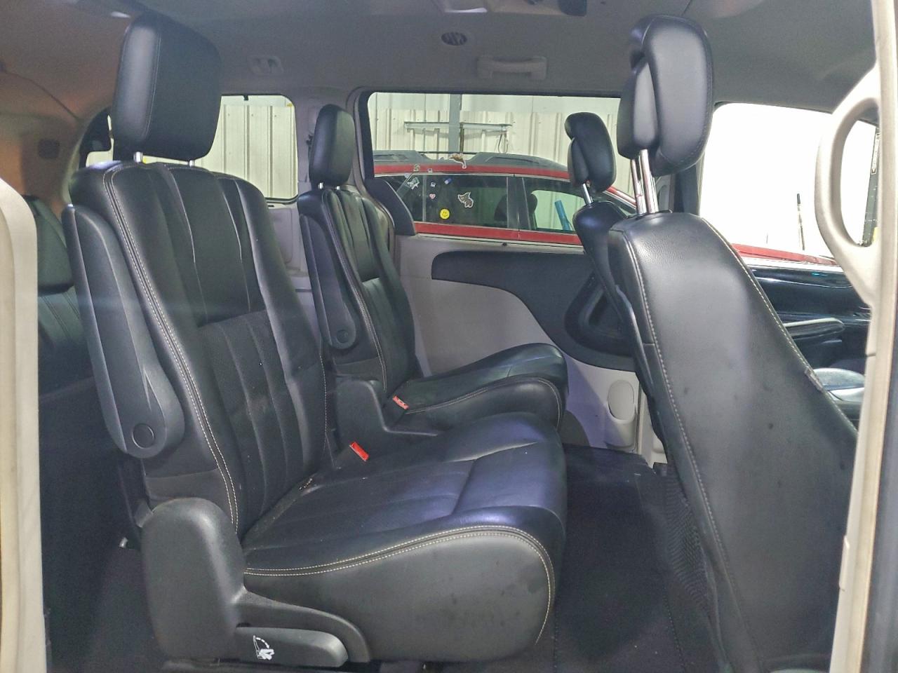 2011 CHRYSLER TOWN & COUNTRY TOURING L photo 11