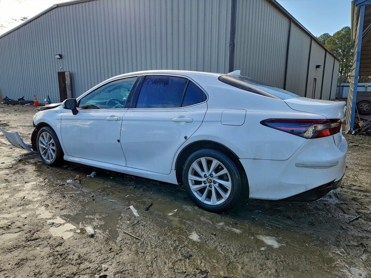 2022 TOYOTA CAMRY LE photo 3