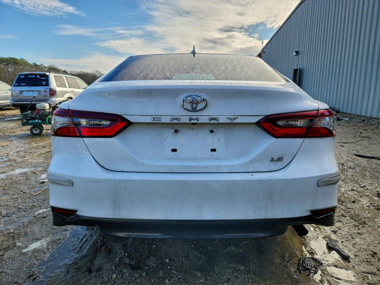 2022 TOYOTA CAMRY LE photo 11