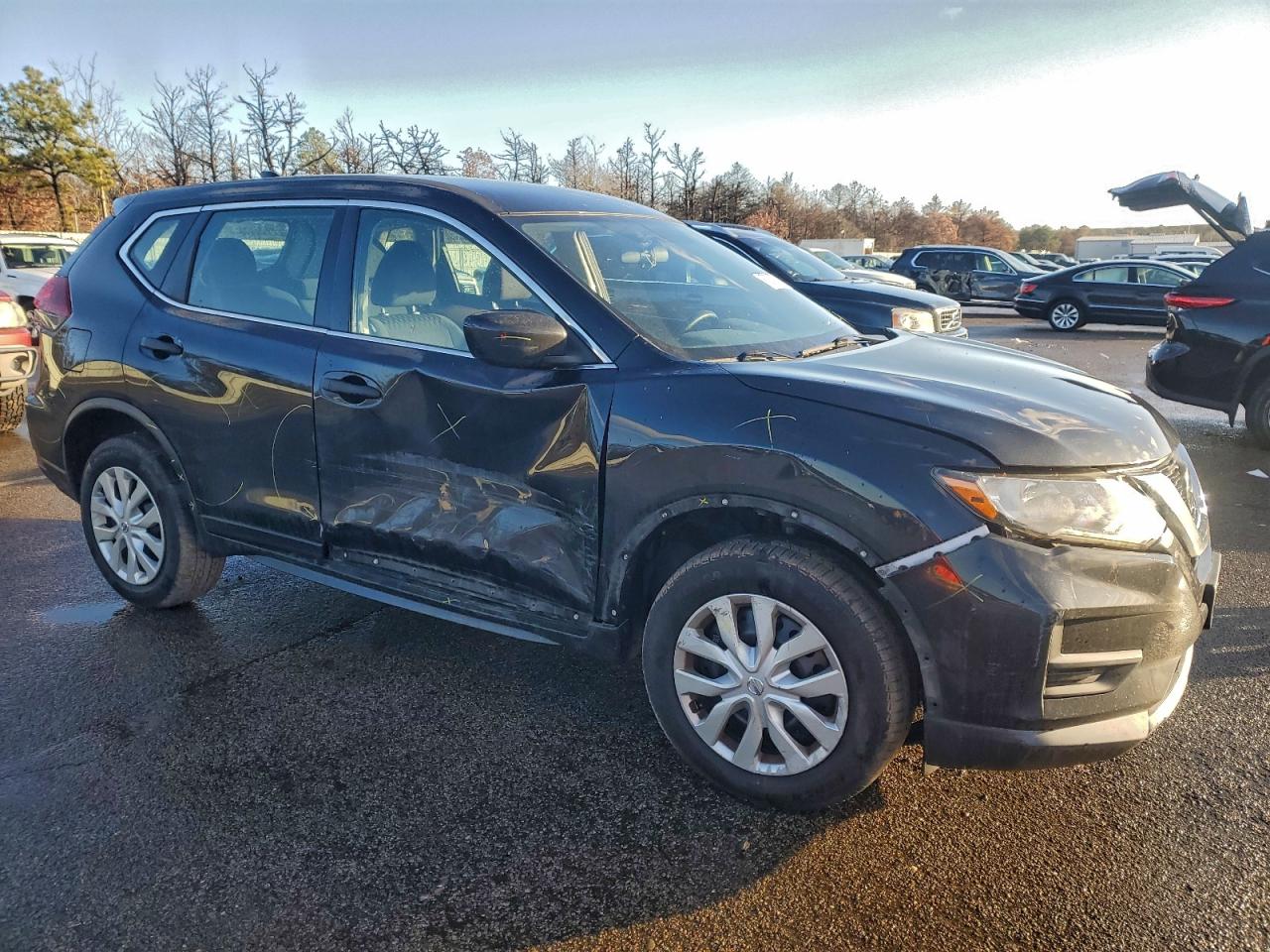 2018 NISSAN ROGUE S photo 4