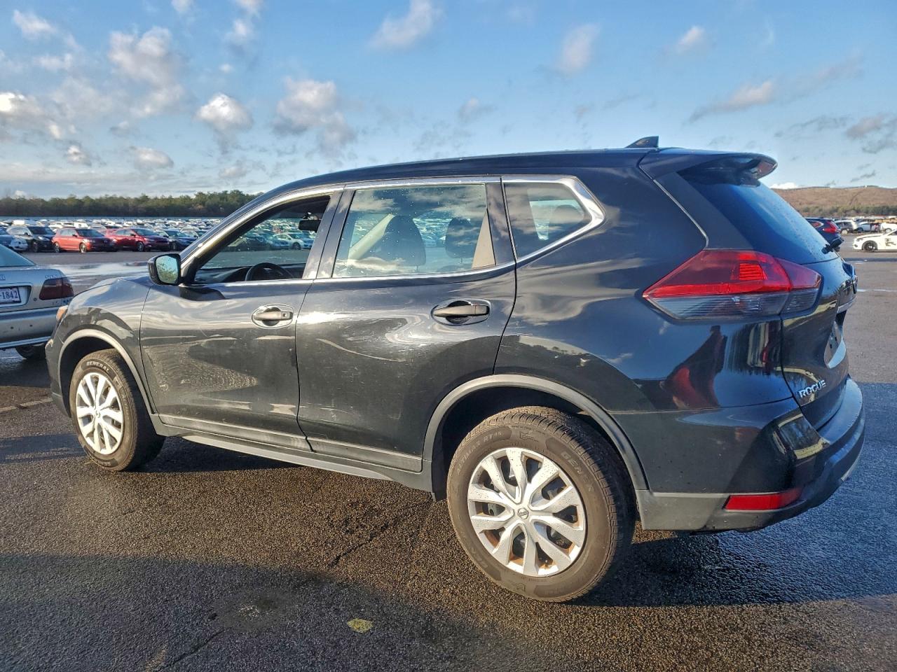 2018 NISSAN ROGUE S photo 2