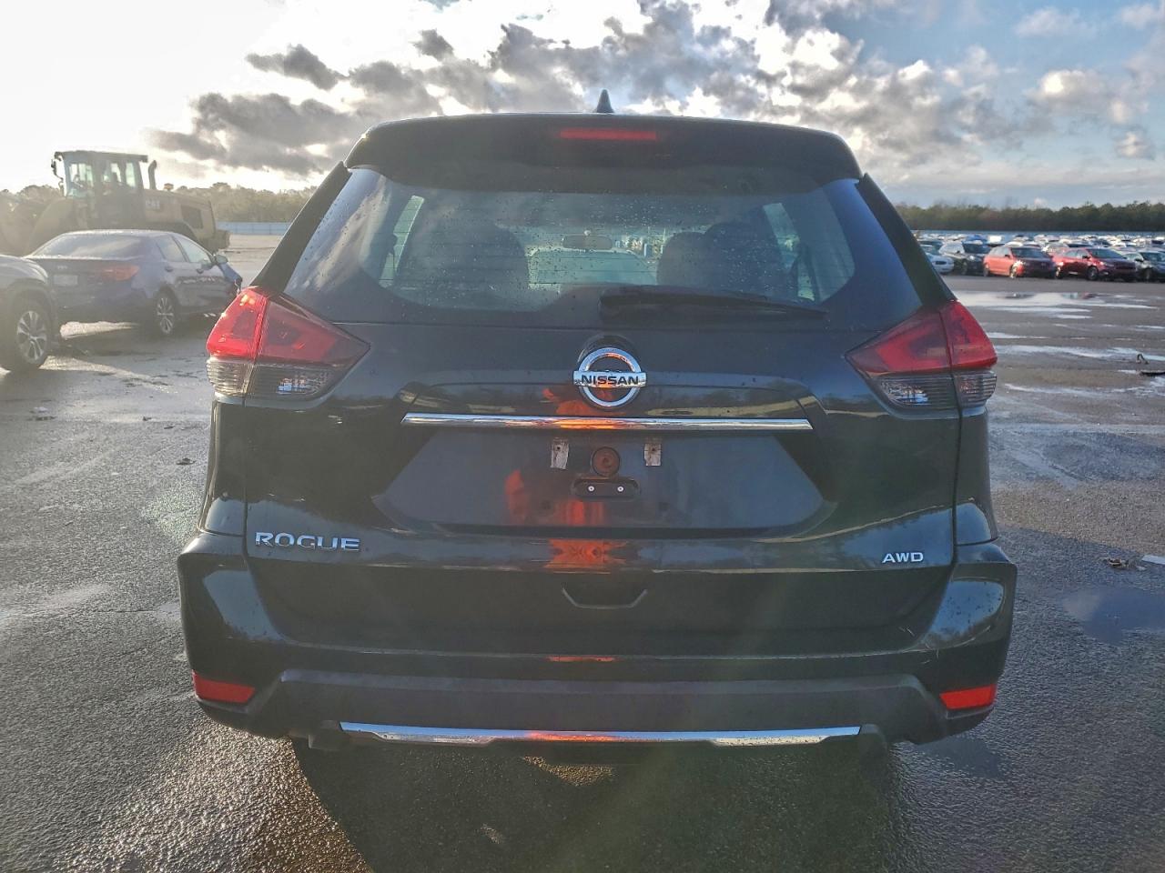 2018 NISSAN ROGUE S photo 6