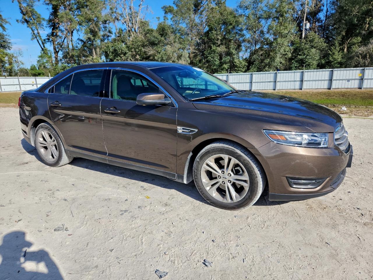 2015 FORD TAURUS SEL photo 4