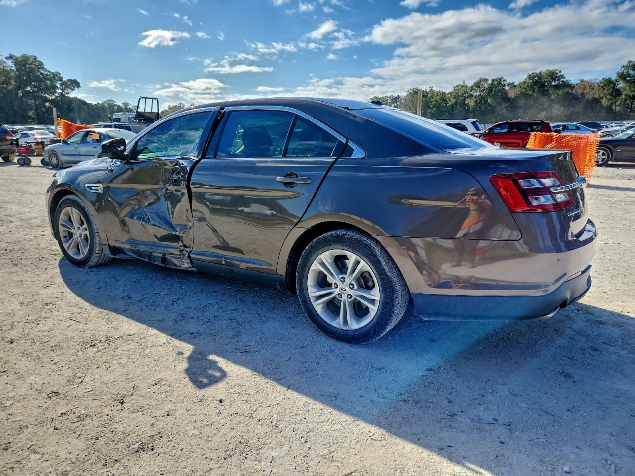 2015 FORD TAURUS SEL photo 2
