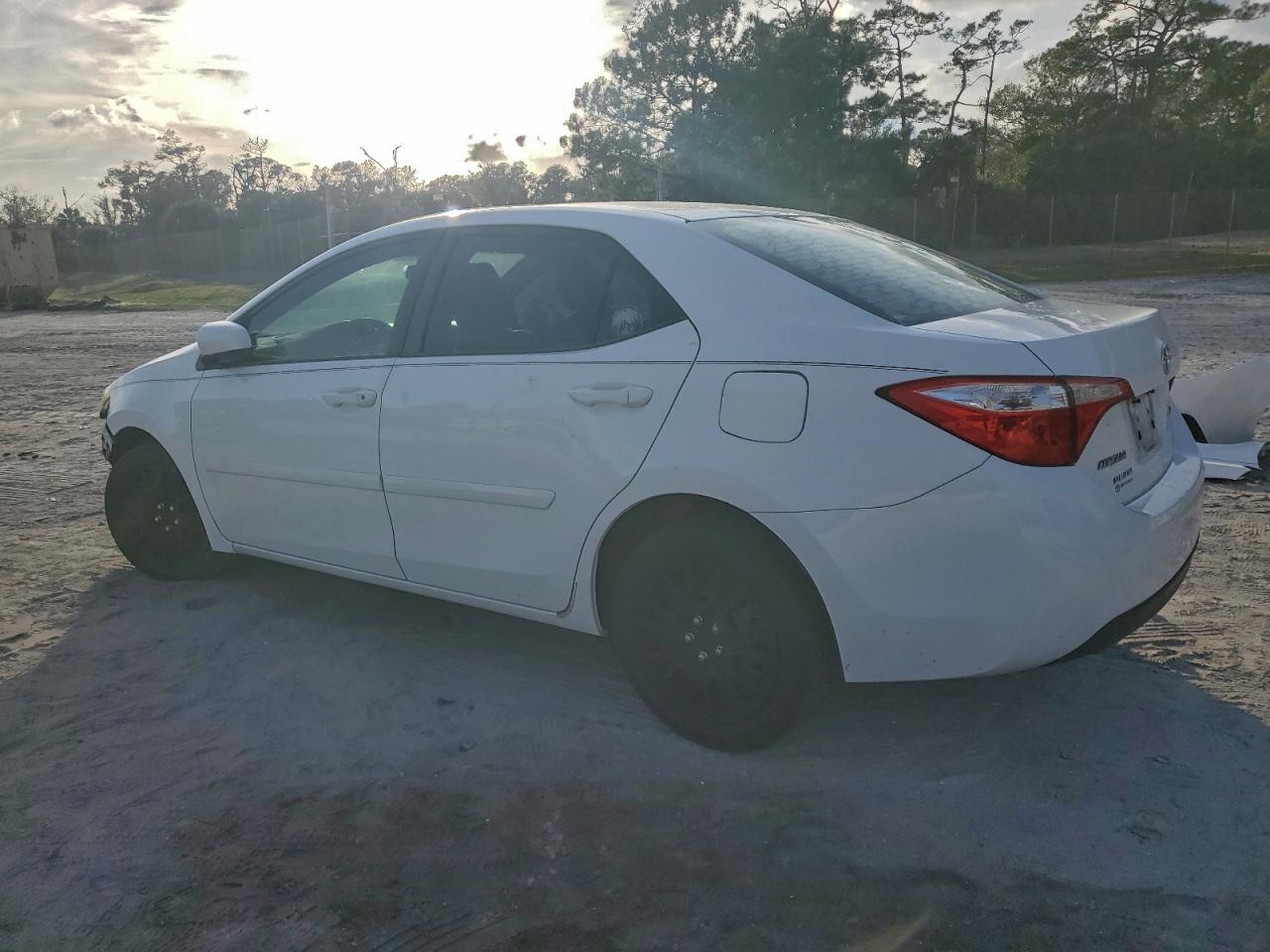 2015 TOYOTA COROLLA L photo 2
