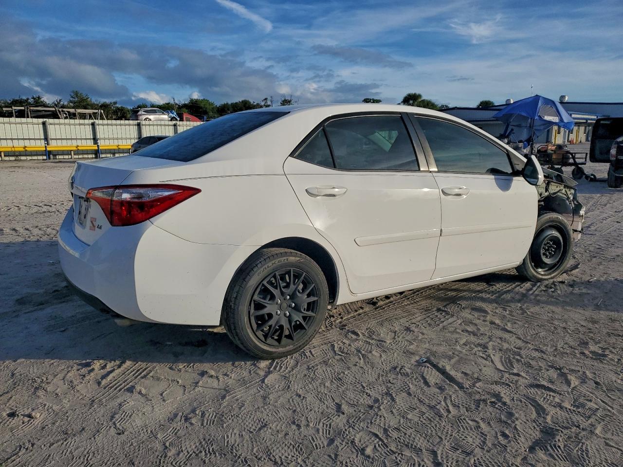 2015 TOYOTA COROLLA L photo 3