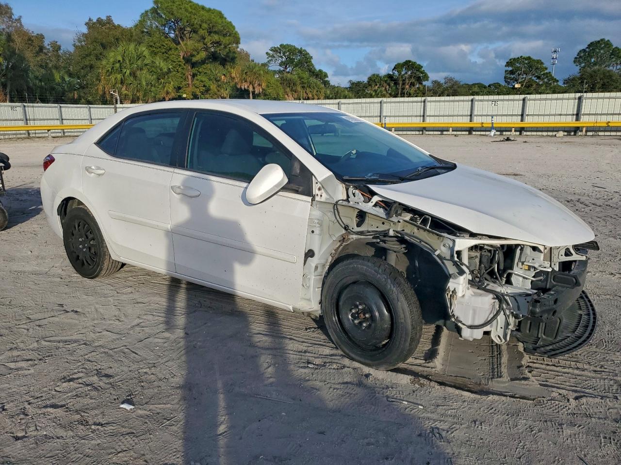 2015 TOYOTA COROLLA L photo 4