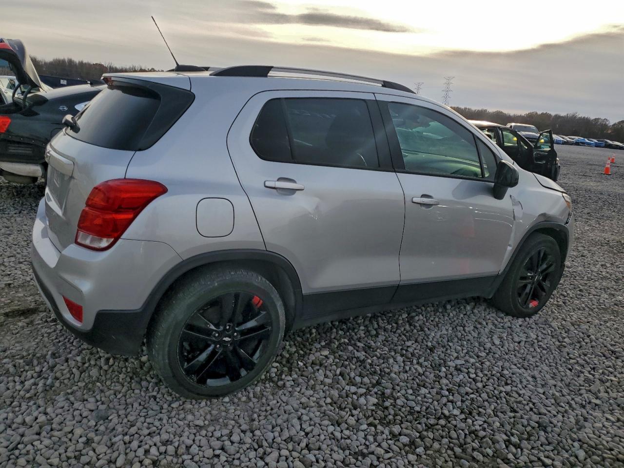 2021 CHEVROLET TRAX 1LT photo 3
