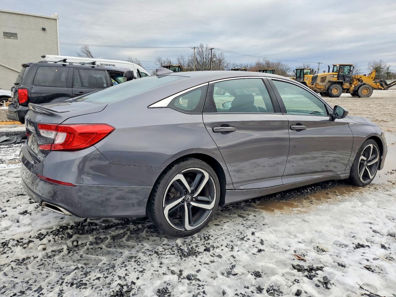 2018 HONDA ACCORD SPORT photo 3