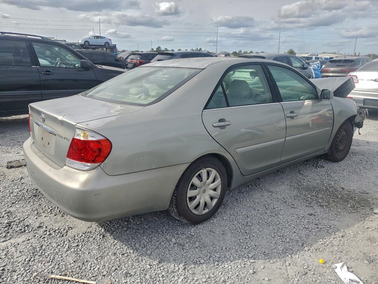 2005 TOYOTA CAMRY LE photo 3