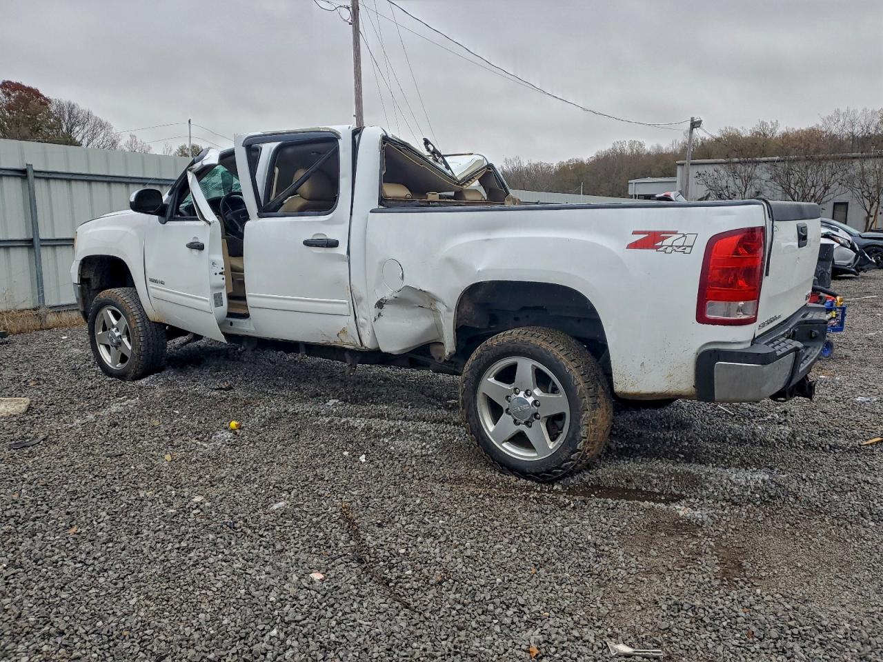 2014 GMC SIERRA K2500 SLE photo 2