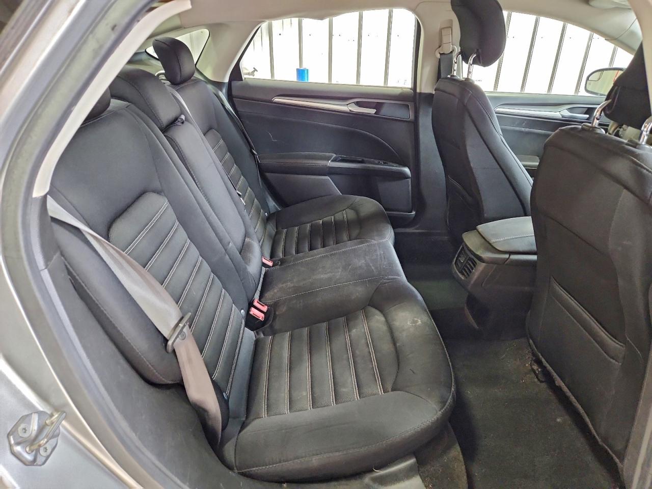 2015 FORD FUSION SE photo 28