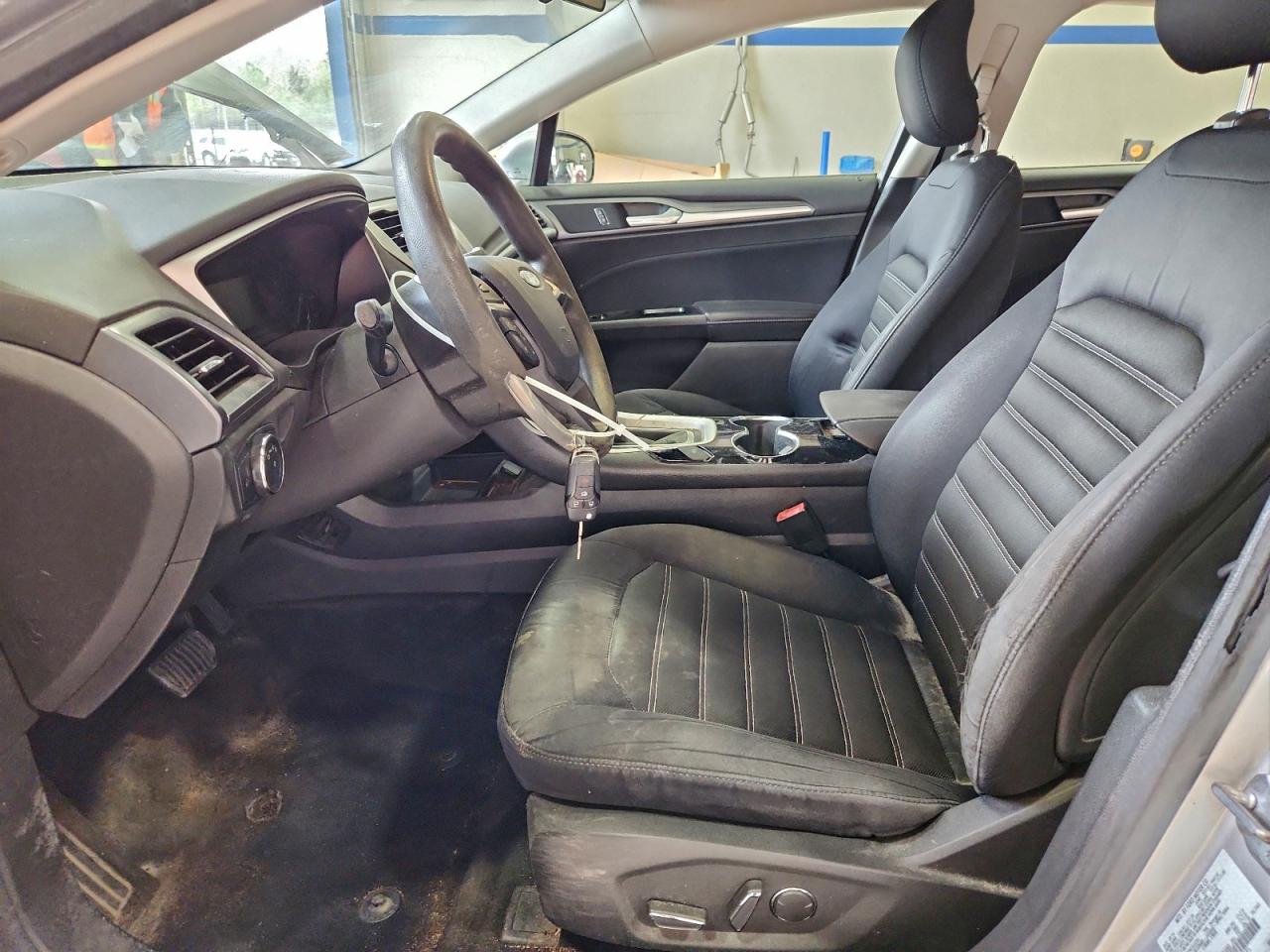 2015 FORD FUSION SE photo 19
