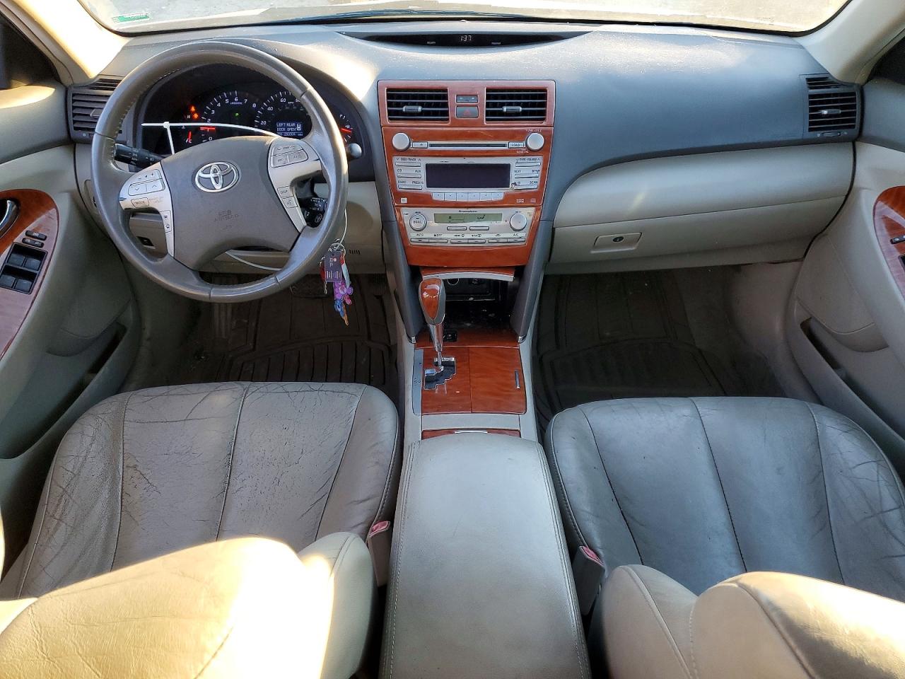 2010 TOYOTA CAMRY BASE photo 8