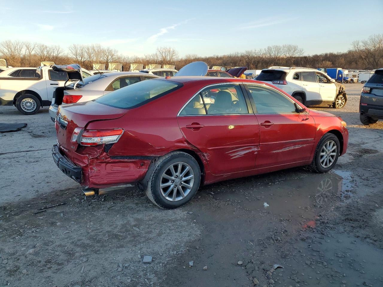 2010 TOYOTA CAMRY BASE photo 3