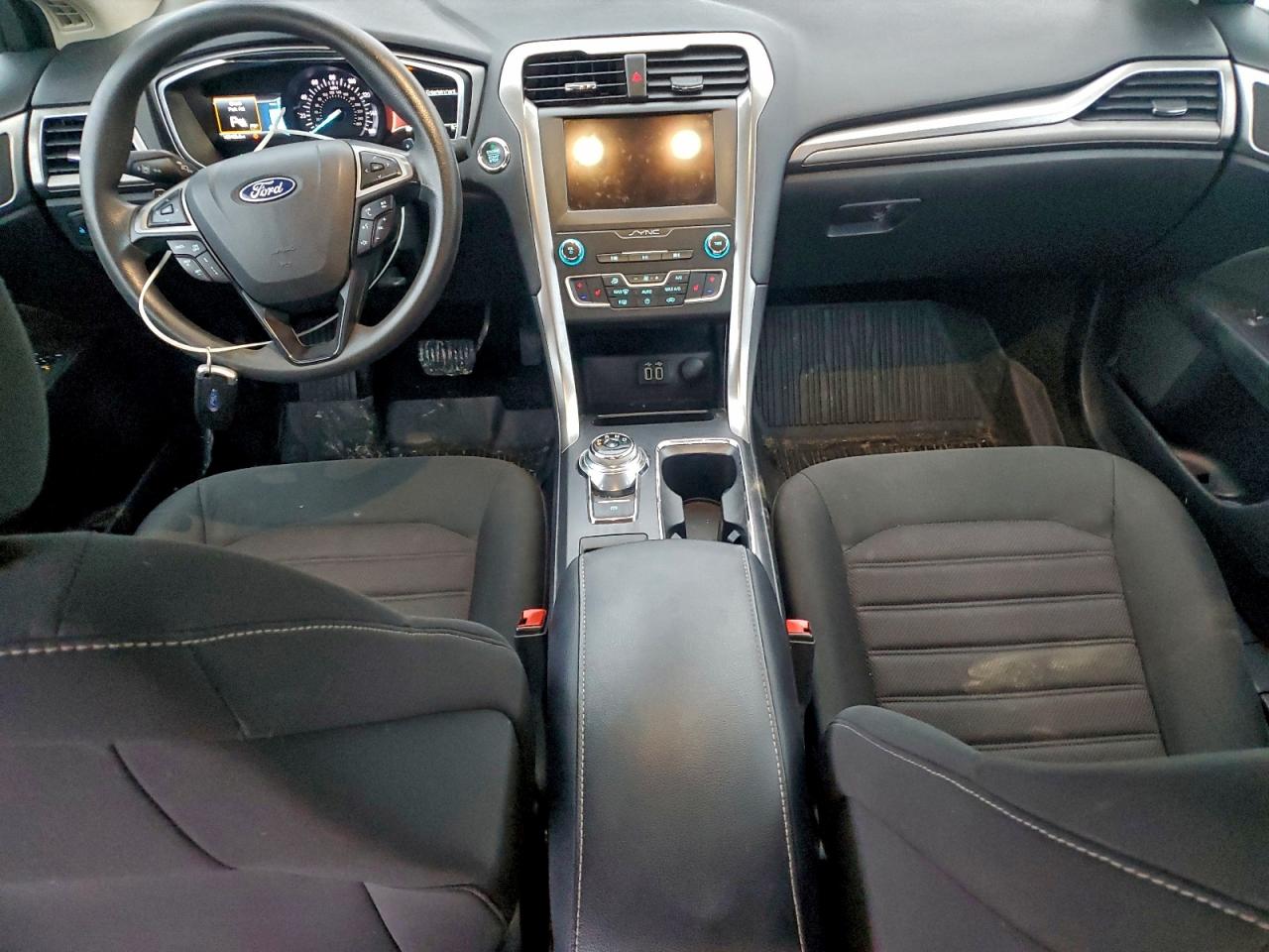 2020 FORD FUSION SE photo 8