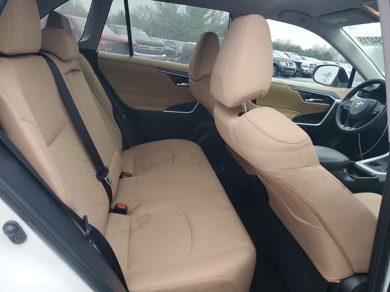 2021 TOYOTA RAV4 XLE photo 21