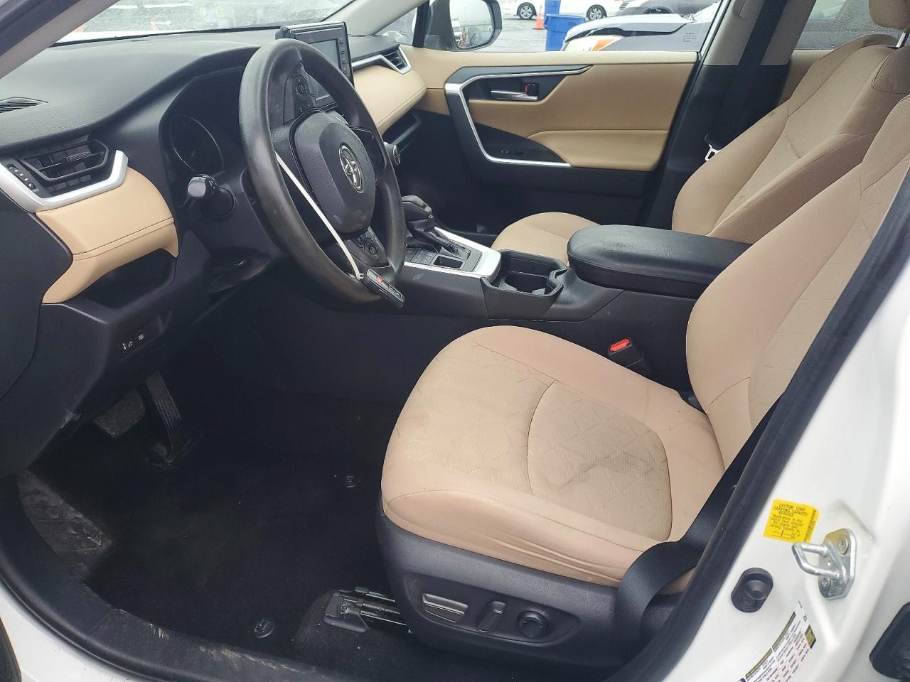2021 TOYOTA RAV4 XLE photo 13